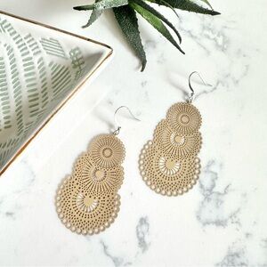 2/$30🌵 Nude Filigree Lace Fan Delicate Lightweight Dangle Earrings Boho NEW